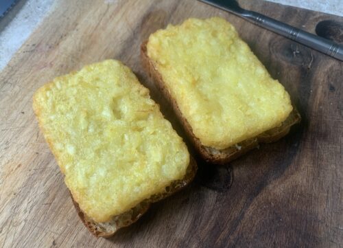 Hashbrowns on bread, a perfect fit combination